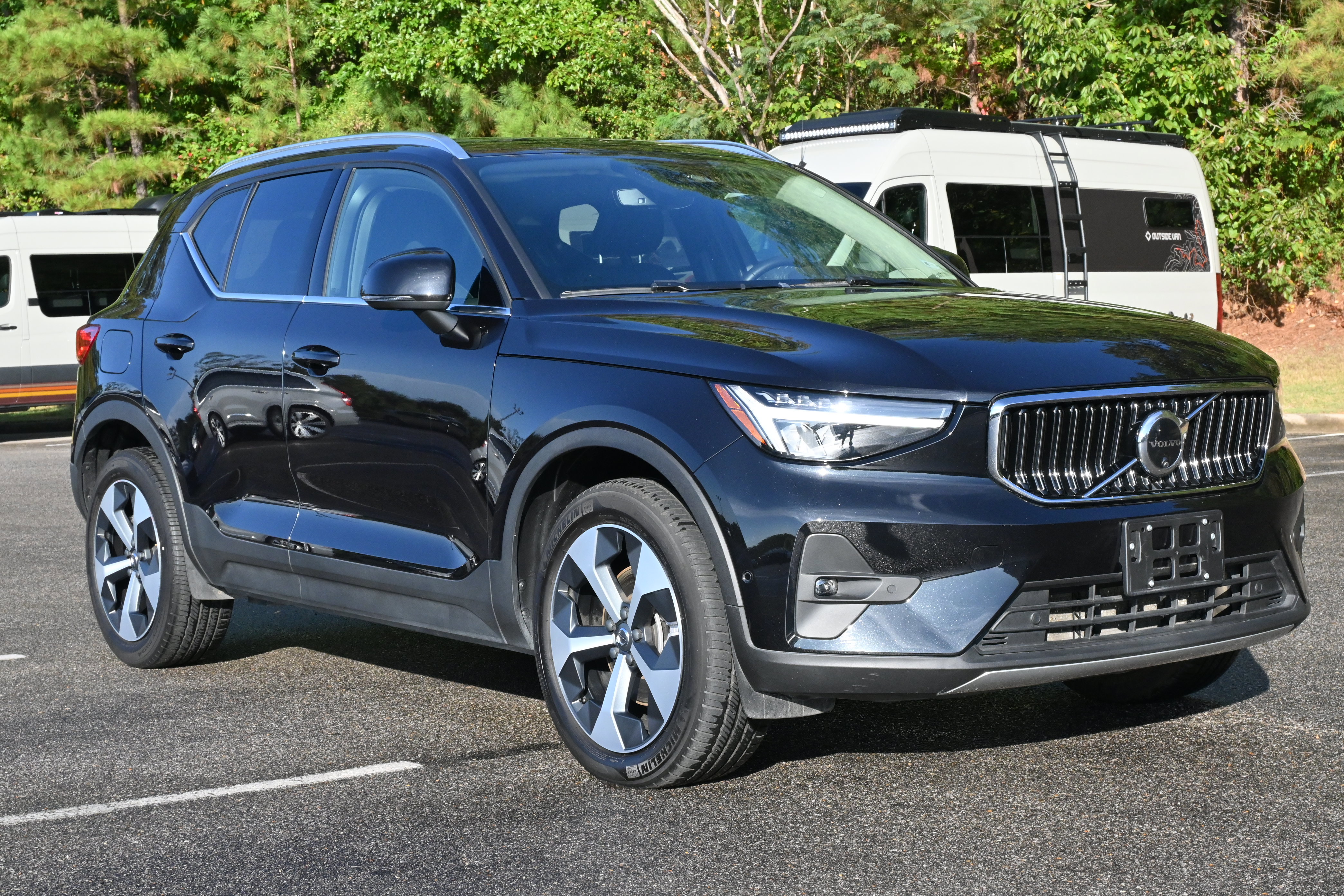 Used 2025 Volvo XC40 B5 Plus image 11