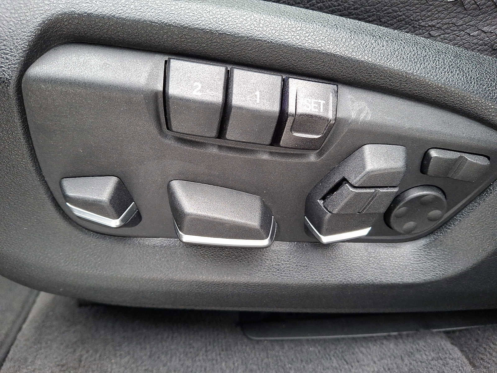 Used 2017 BMW X6 xDrive35i w/ M Sport Package image 11