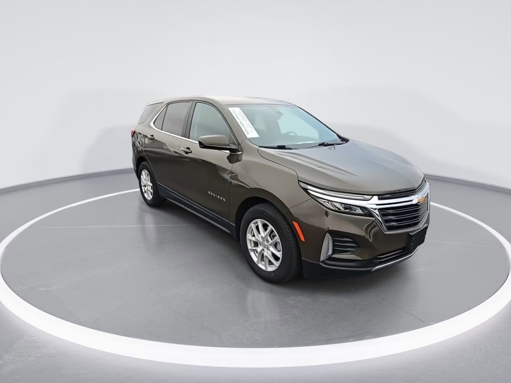 Used 2023 Chevrolet Equinox LT image 2