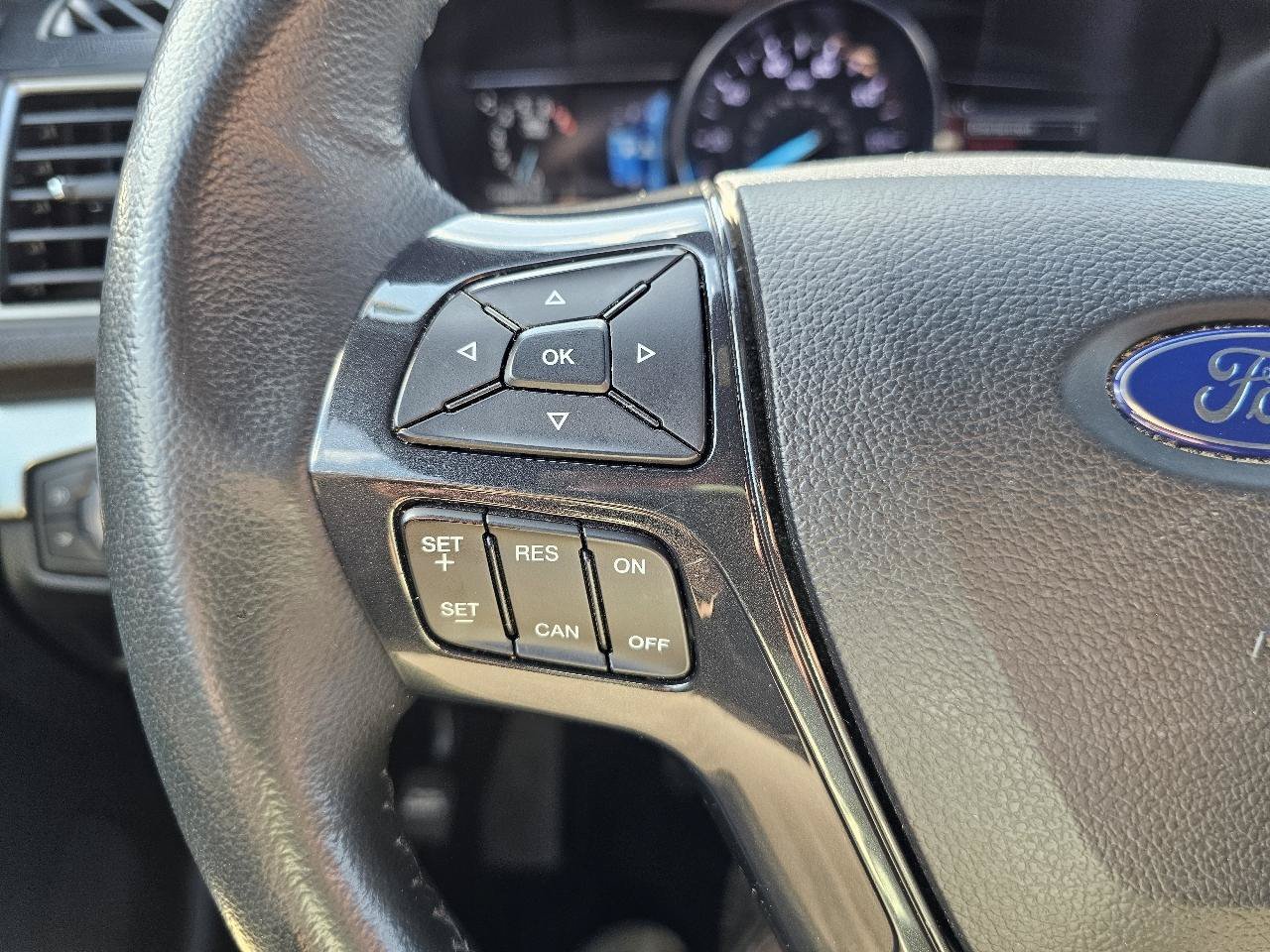 Used 2018 Ford Explorer XLT w/ Equipment Group 202A AWD/4WD image 46