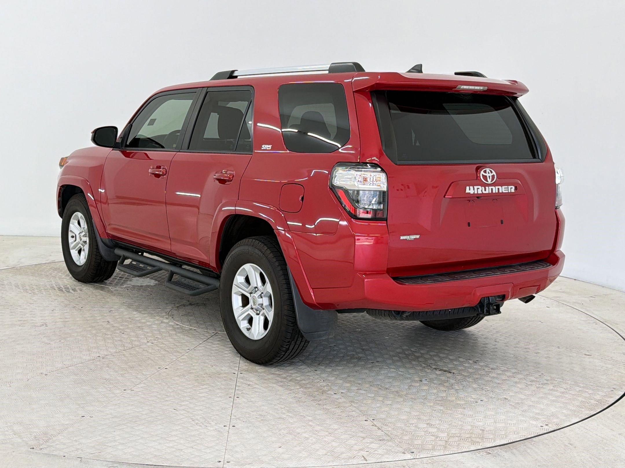 Used 2019 Toyota 4Runner SR5 image 3