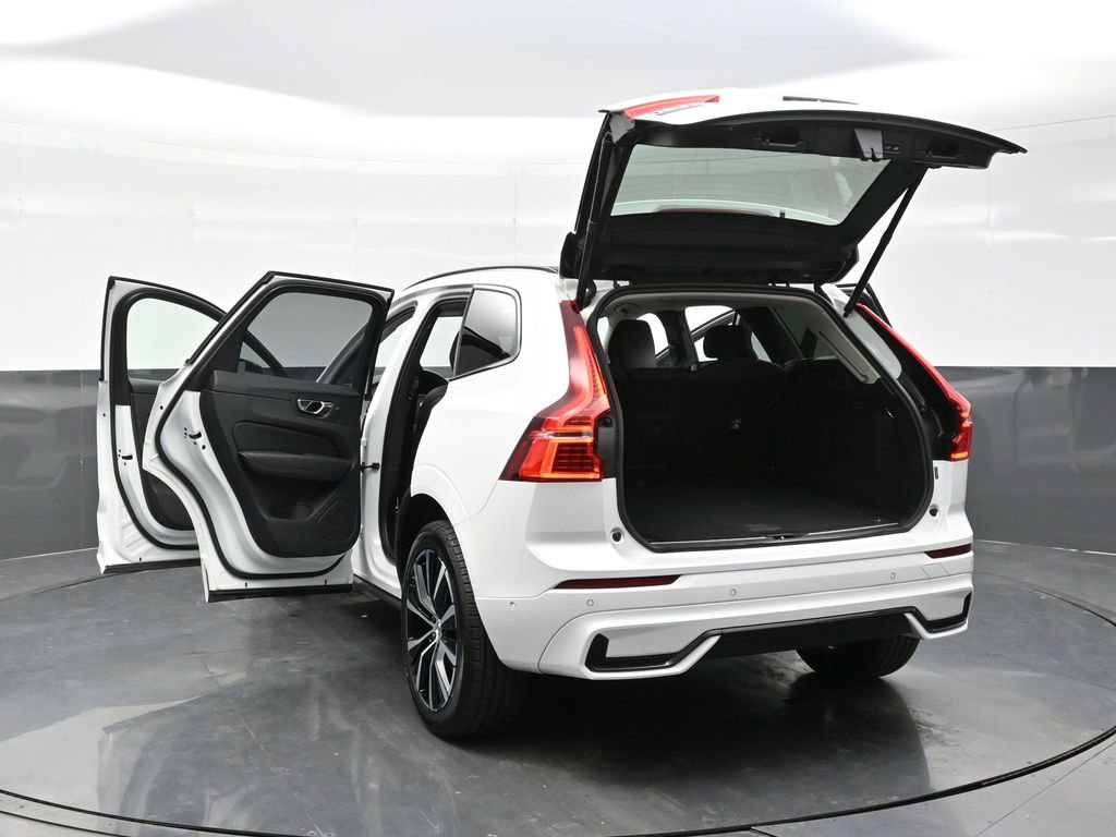 Used 2025 Volvo XC60 B5 Plus image 30