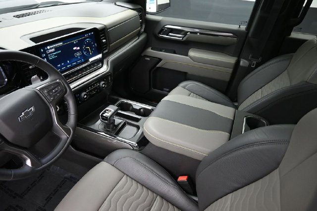 Used 2025 Chevrolet Silverado 1500 ZR2 w/ Technology Package AWD/4WD image 18