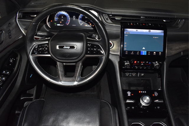 Used 2022 Jeep Grand Cherokee L Overland w/ Luxury Tech Group IV AWD/4WD image 32