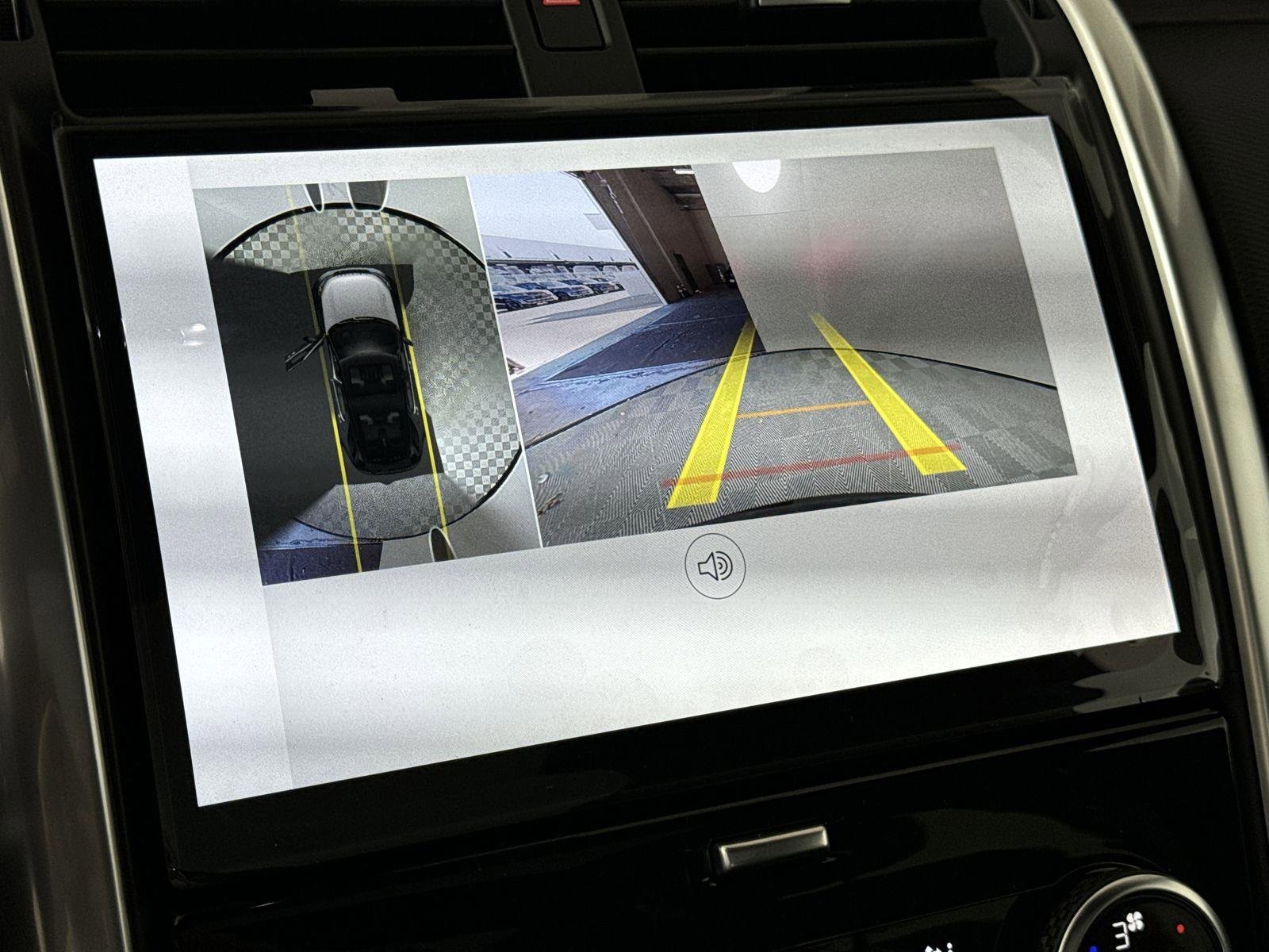 Certified 2025 Land Rover Discovery Dynamic SE image 18