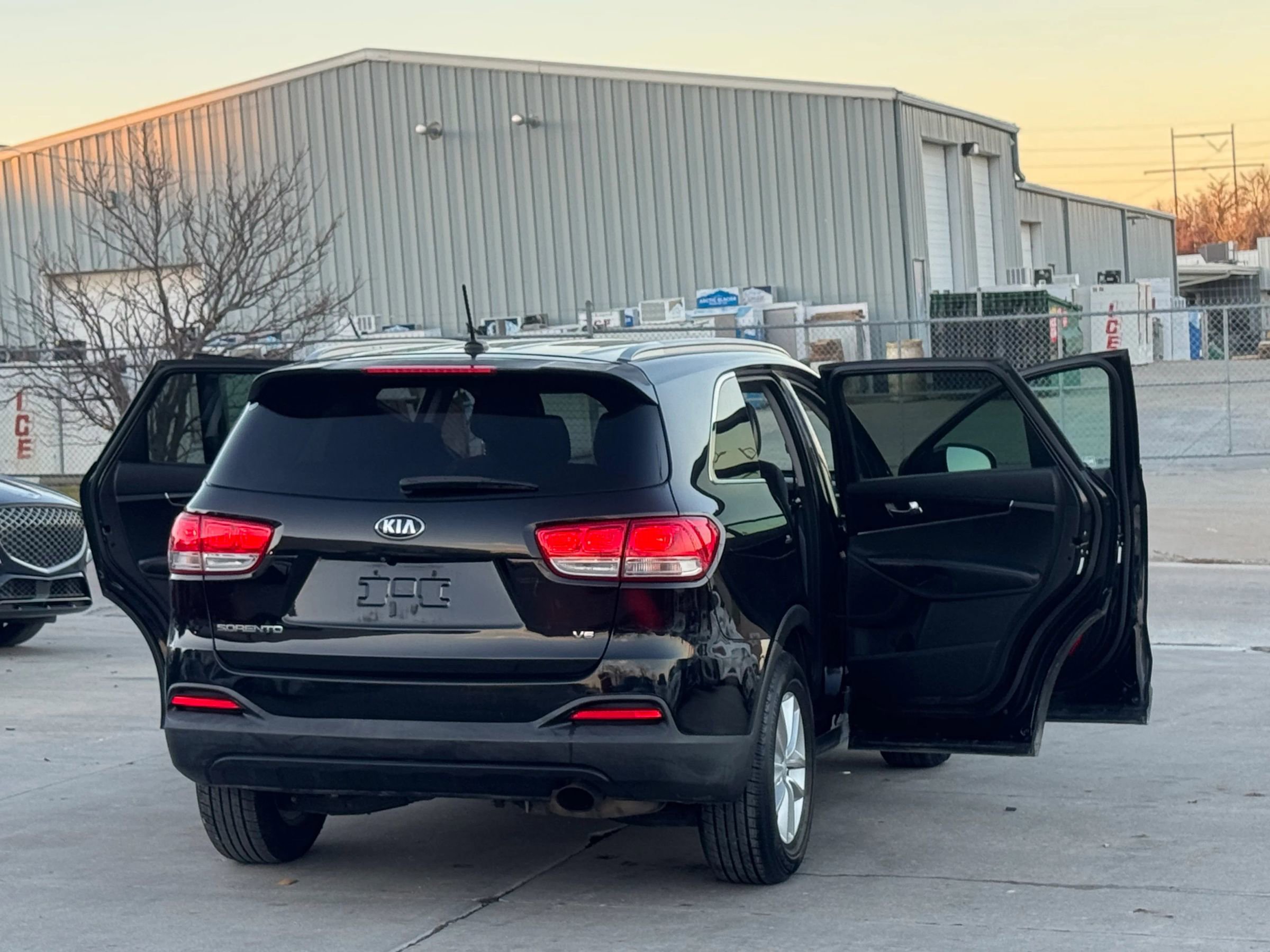 Used 2017 Kia Sorento LX Sport Utility 4D image 22