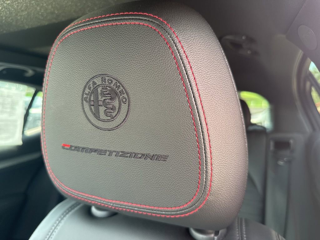 Used 2024 Alfa Romeo Stelvio AWD image 34