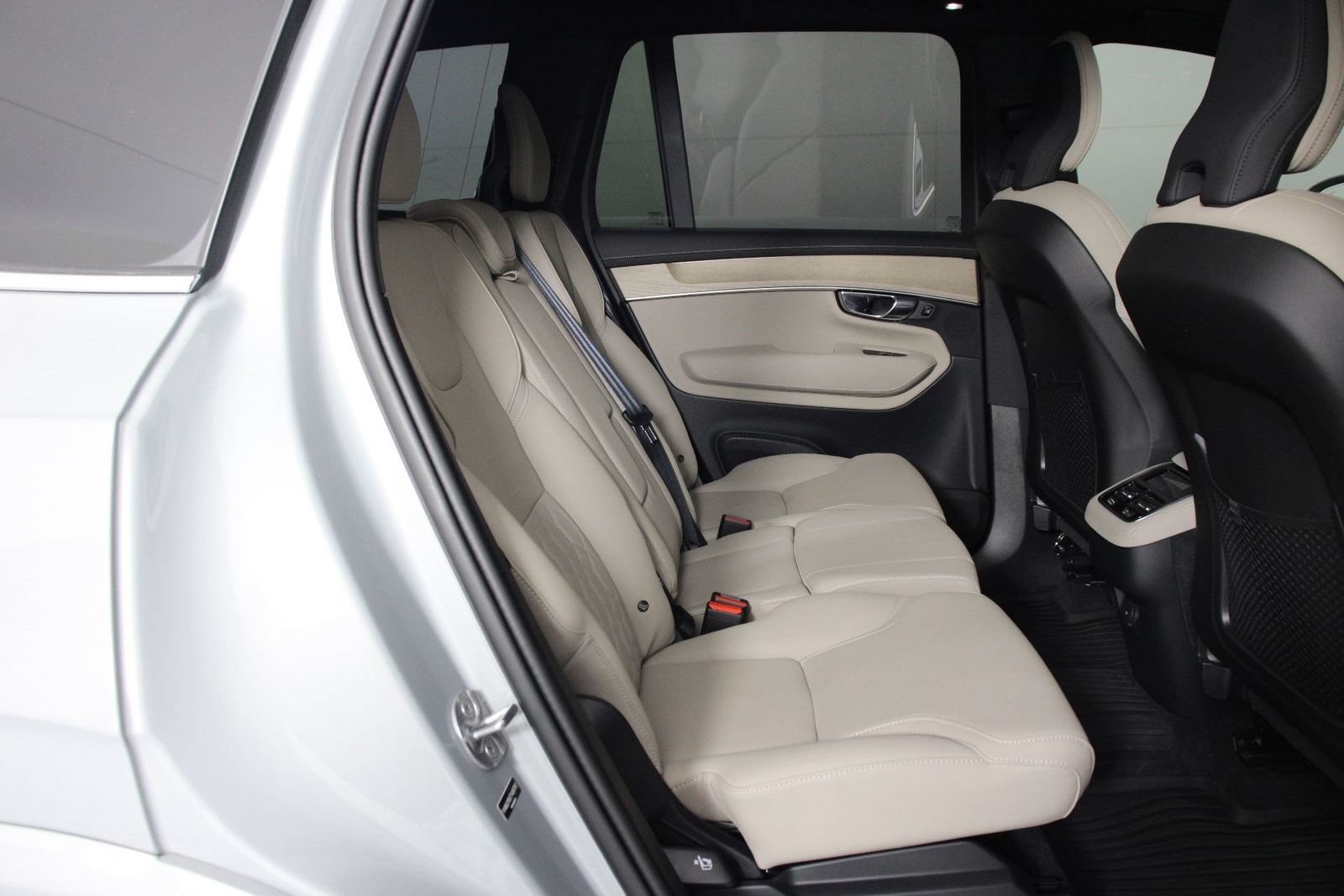 Certified 2026 Volvo XC90 B6 Plus w/ Protection Package Premier AWD/4WD image 30