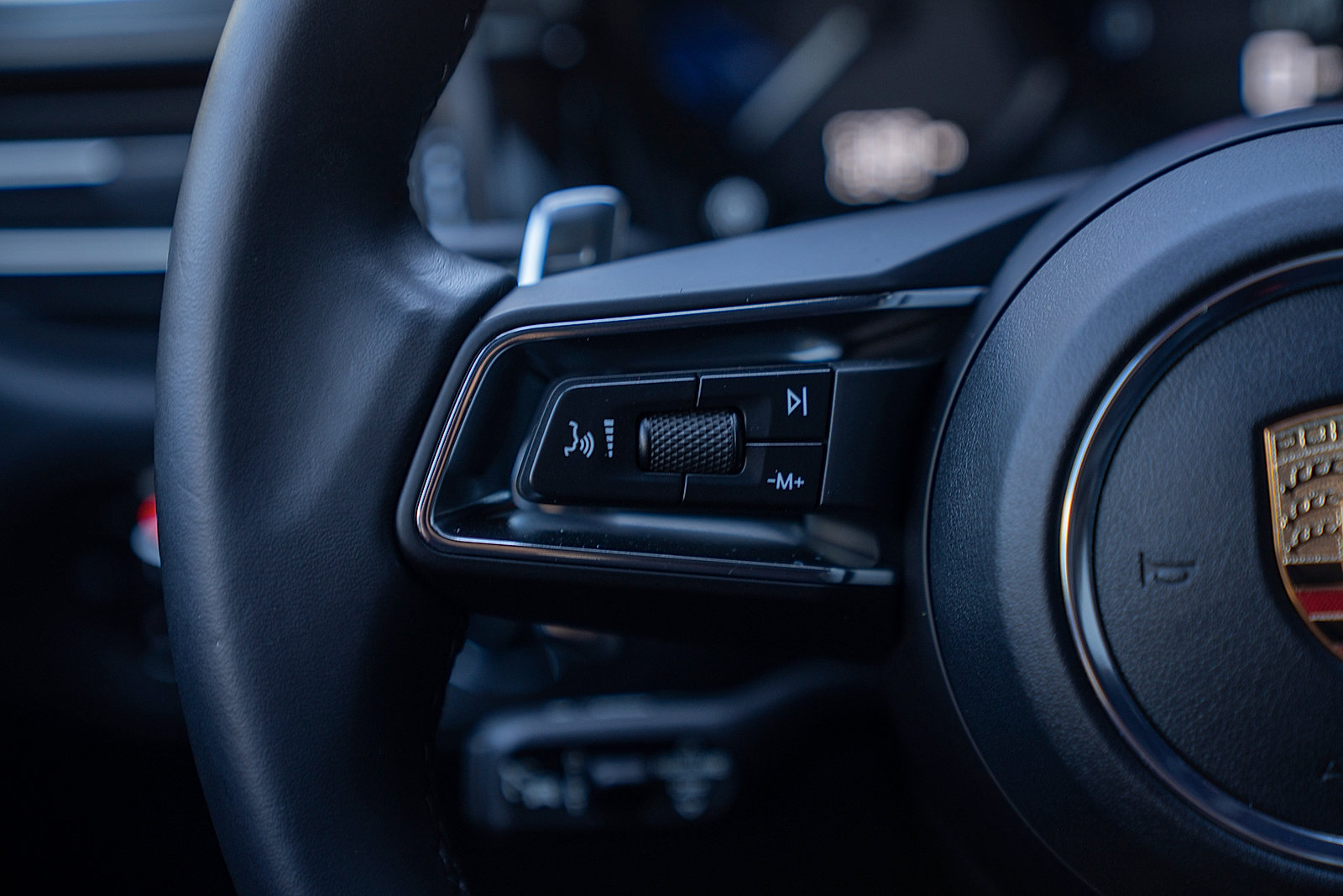 Certified 2025 Porsche Macan image 7