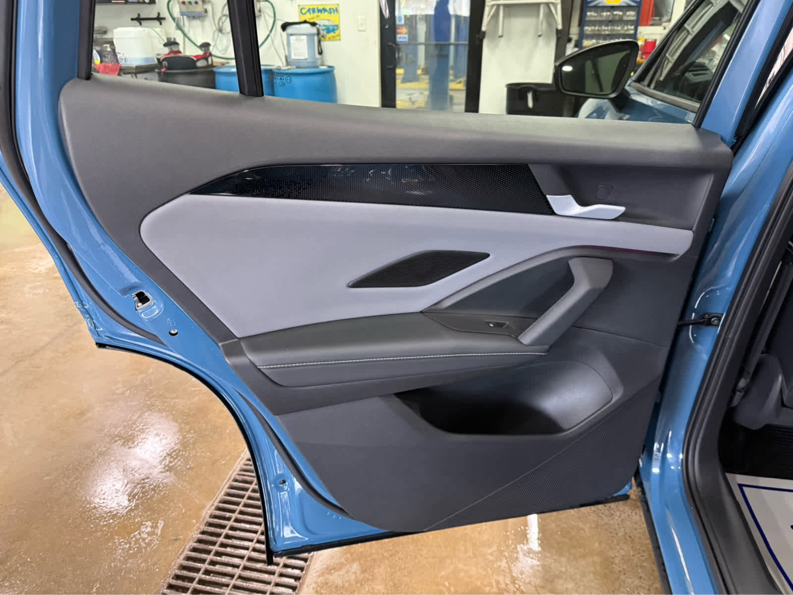 Used 2025 Volkswagen Tiguan SE R-Line AWD/4WD image 20