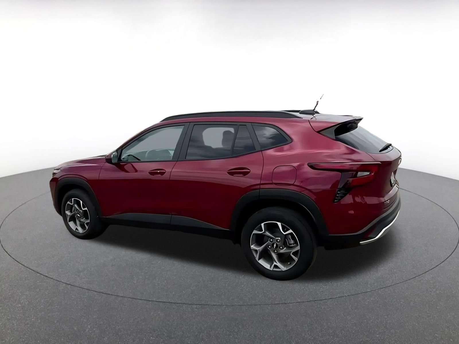 Used 2025 Chevrolet Trax LT w/ LT Convenience Package FWD image 9
