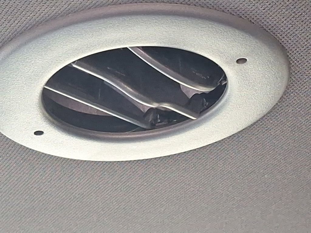 Used 2025 Chevrolet Traverse LT image 24