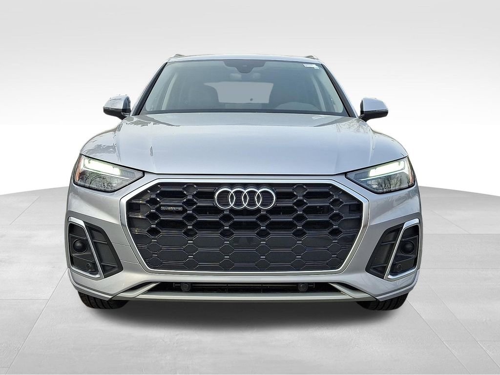 Used 2023 Audi Q5 2.0T Premium w/ Convenience Package AWD/4WD image 2