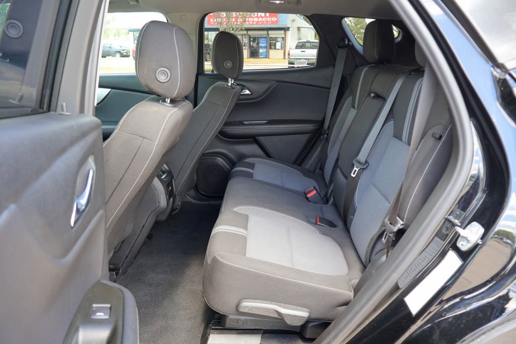Used 2025 Chevrolet Blazer LT FWD image 9