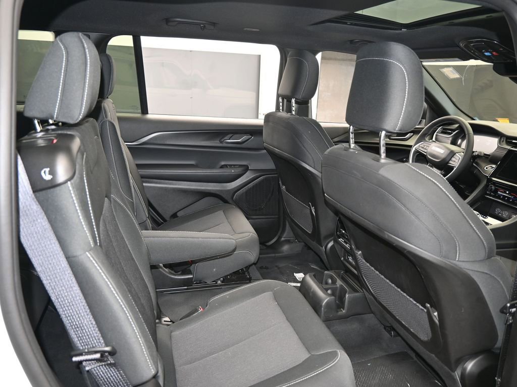 Used 2024 Jeep Grand Cherokee L Laredo image 42