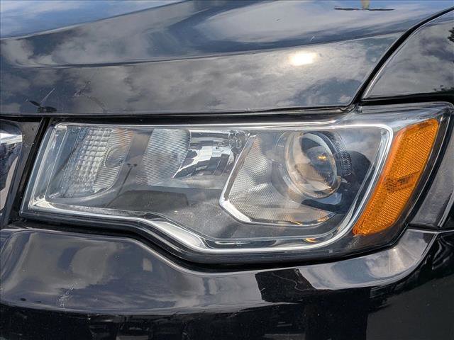 Used 2018 Jeep Grand Cherokee Limited AWD/4WD image 2