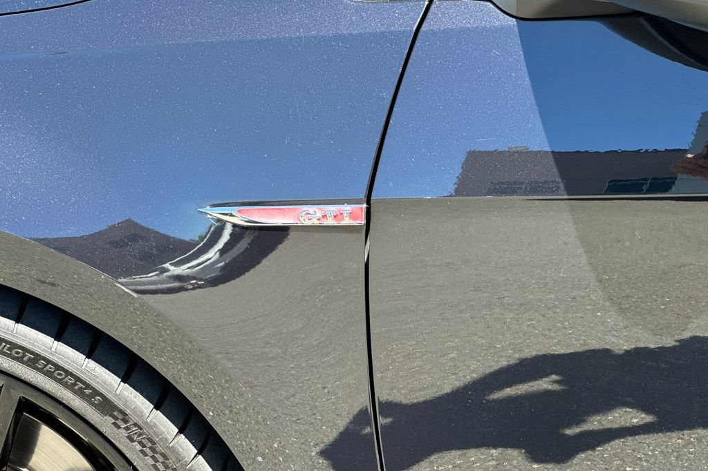 Used 2018 Volkswagen GTI SE FWD image 26