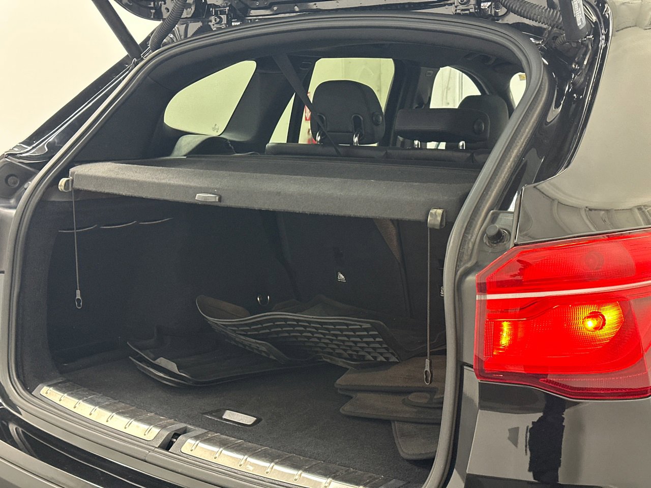 Used 2018 BMW X1 xDrive28i image 9