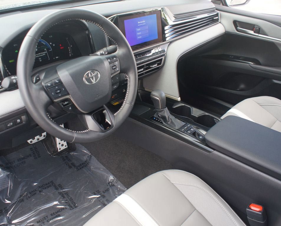 Used 2025 Toyota Camry SE w/ Convenience Package FWD image 14