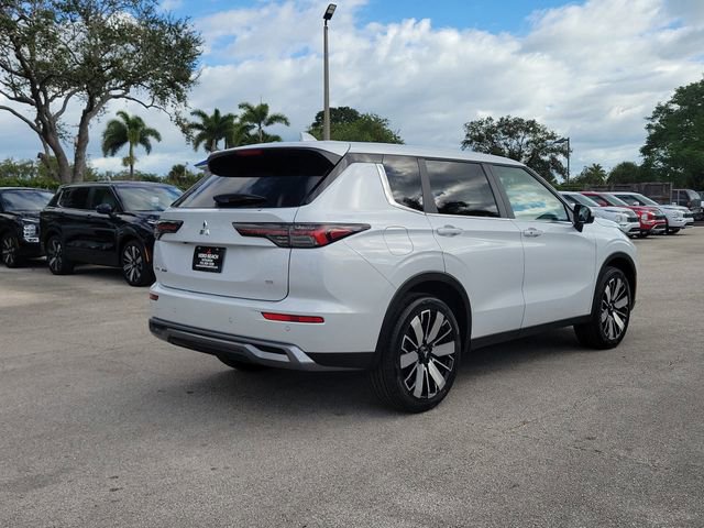 New 2026 Mitsubishi Outlander SE image 6