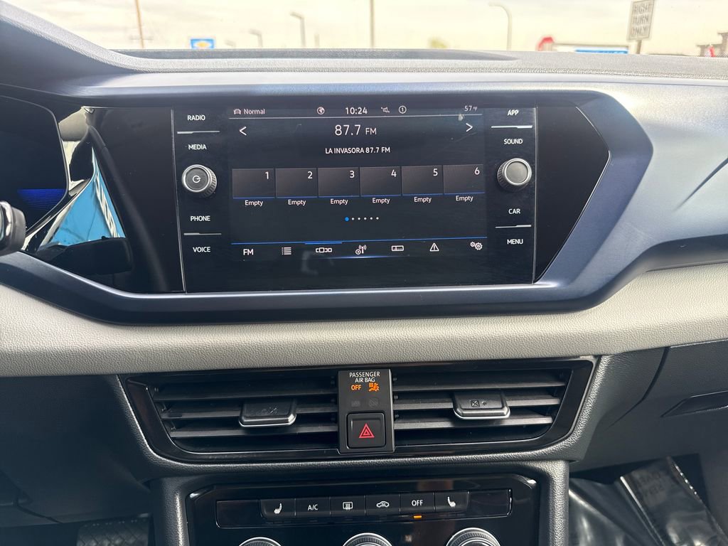 Used 2023 Volkswagen Taos SE w/ Panoramic Sunroof Package image 18