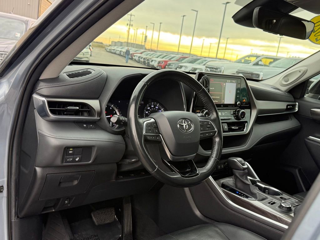Used 2020 Toyota Highlander Limited image 4