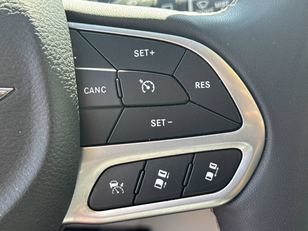 Used 2024 Chrysler Pacifica Touring-L FWD image 24