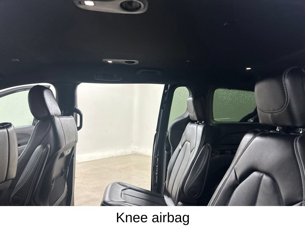 Used 2025 Chrysler Pacifica Select FWD image 29