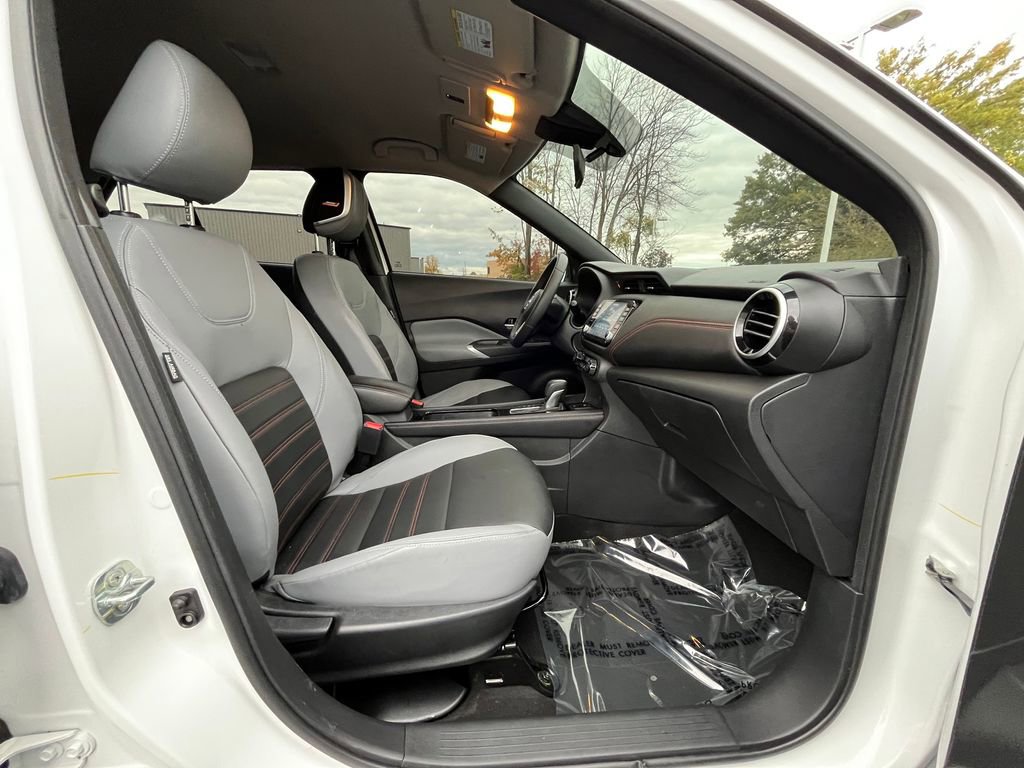Used 2024 Nissan Kicks SR w/ SR Premium Package image 22