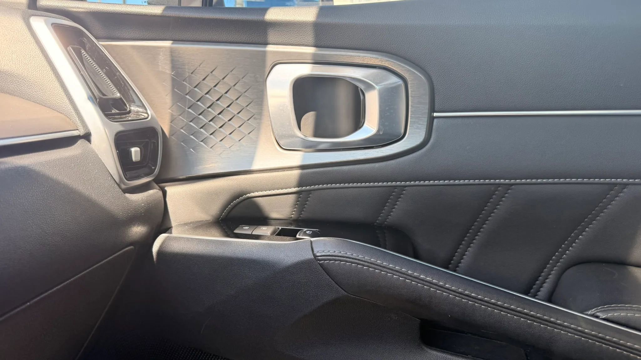 Used 2022 Kia Sorento SX FWD image 30