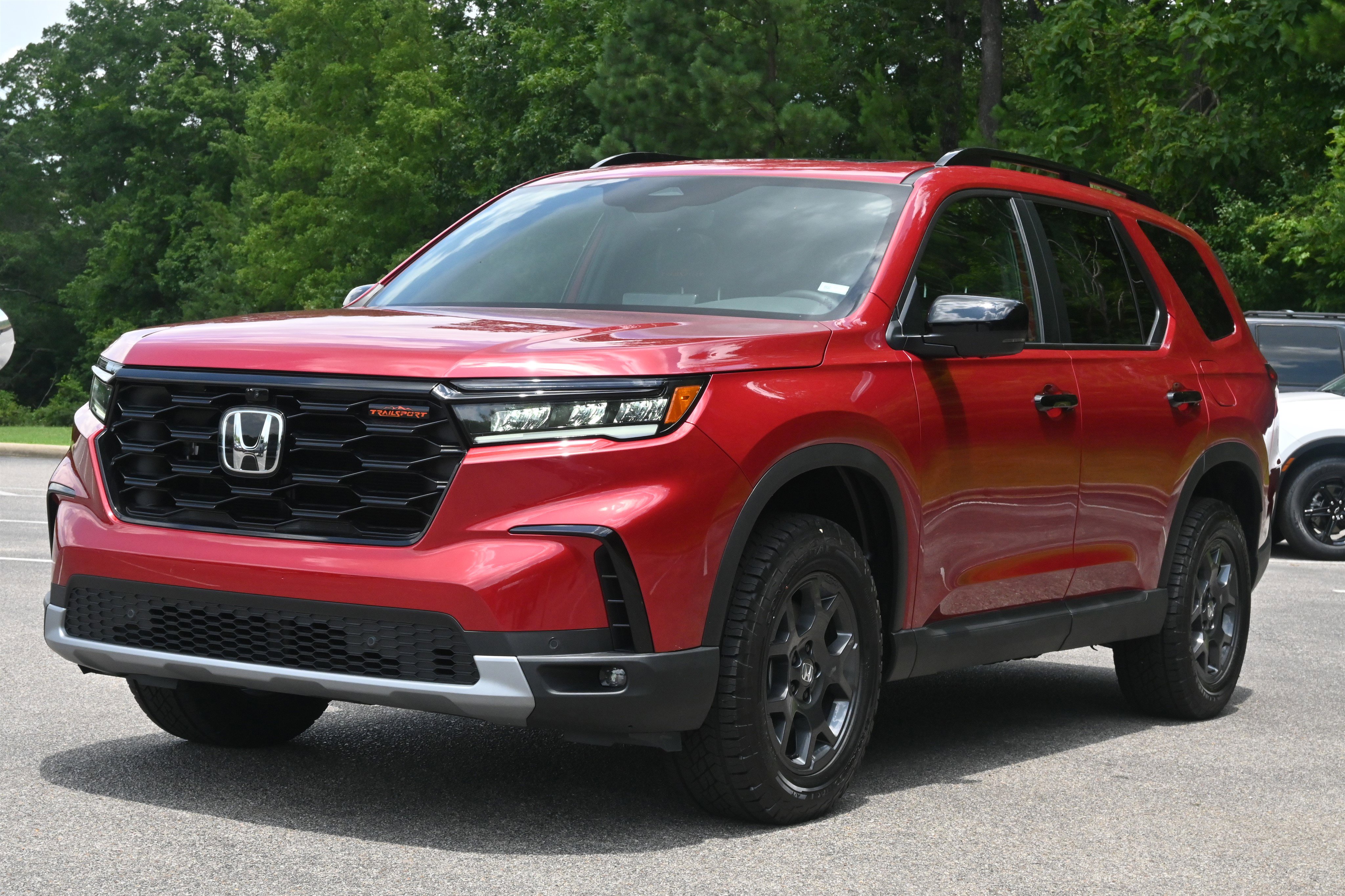 Used 2025 Honda Pilot TrailSport image 5