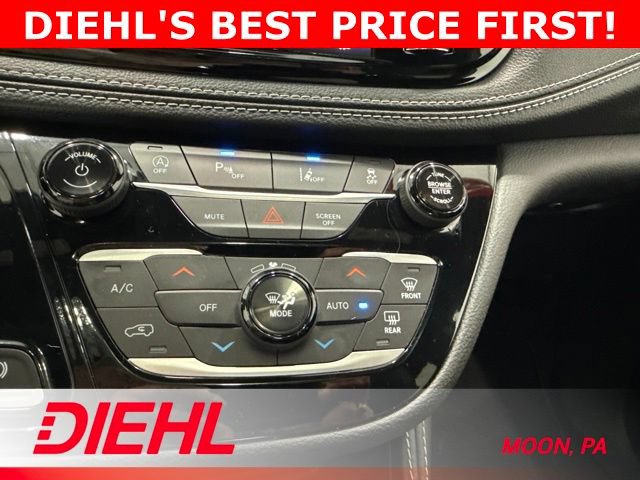 Used 2025 Chrysler Pacifica Limited FWD image 39