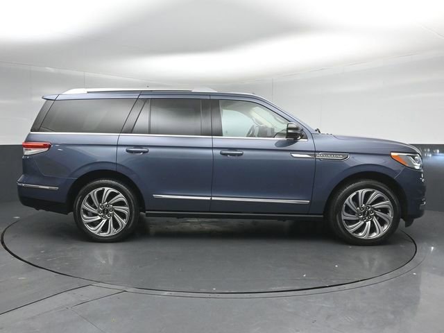 Used 2023 Lincoln Navigator Reserve image 8