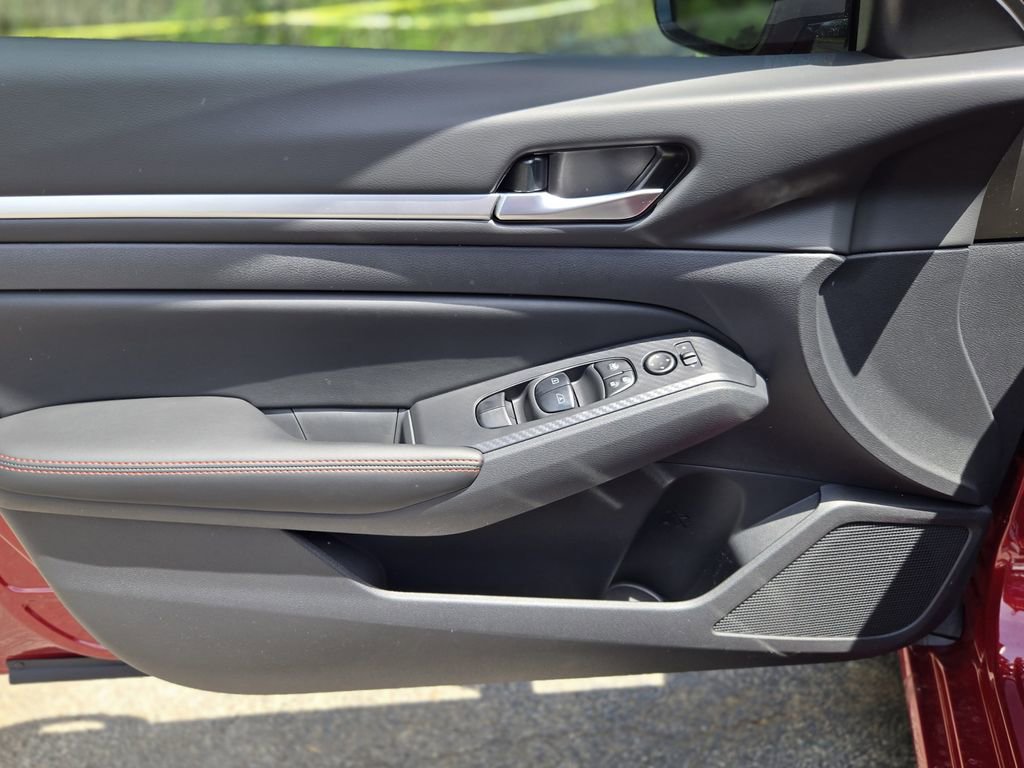 New 2026 Nissan Altima 2.5 SR FWD image 16