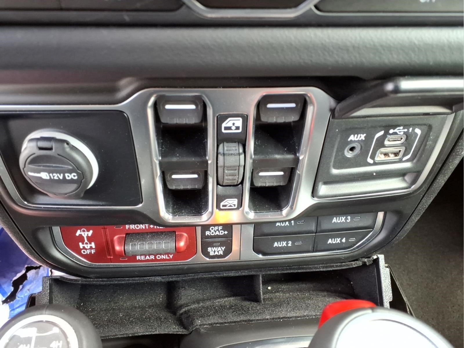 Used 2025 Jeep Wrangler Unlimited Rubicon AWD/4WD image 12