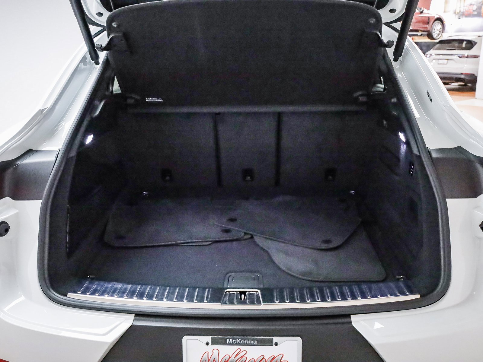 Certified 2025 Porsche Cayenne S image 31