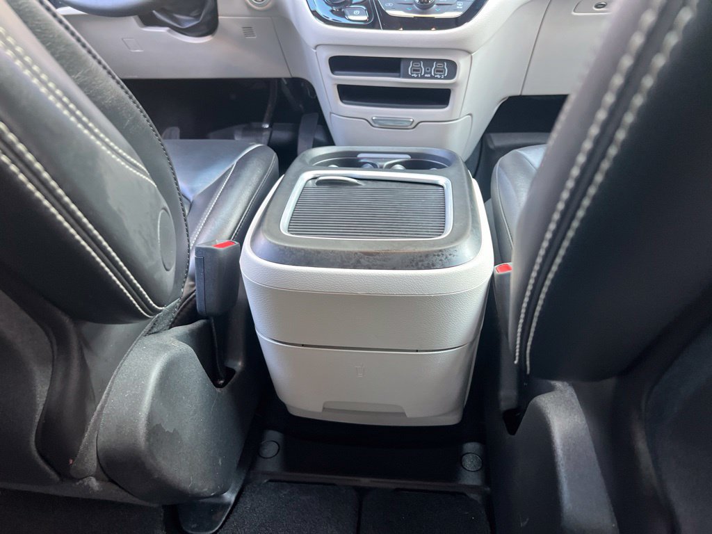 Used 2024 Chrysler Pacifica Touring-L FWD image 18