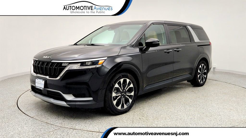 Used 2024 Kia Carnival EX image 1