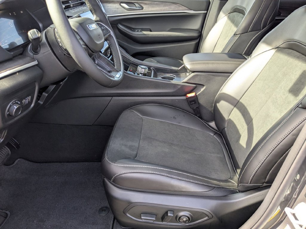 New 2026 Jeep Grand Cherokee Altitude AWD/4WD image 12