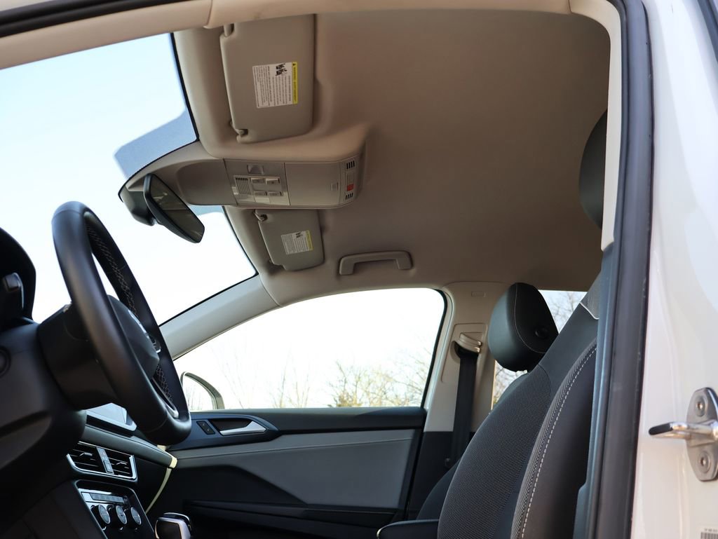 Certified 2024 Volkswagen Taos SE image 39