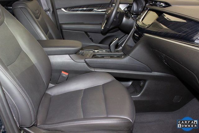 Used 2025 Cadillac XT6 Premium Luxury image 10