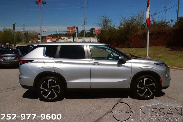 Used 2024 Mitsubishi Outlander SE image 4