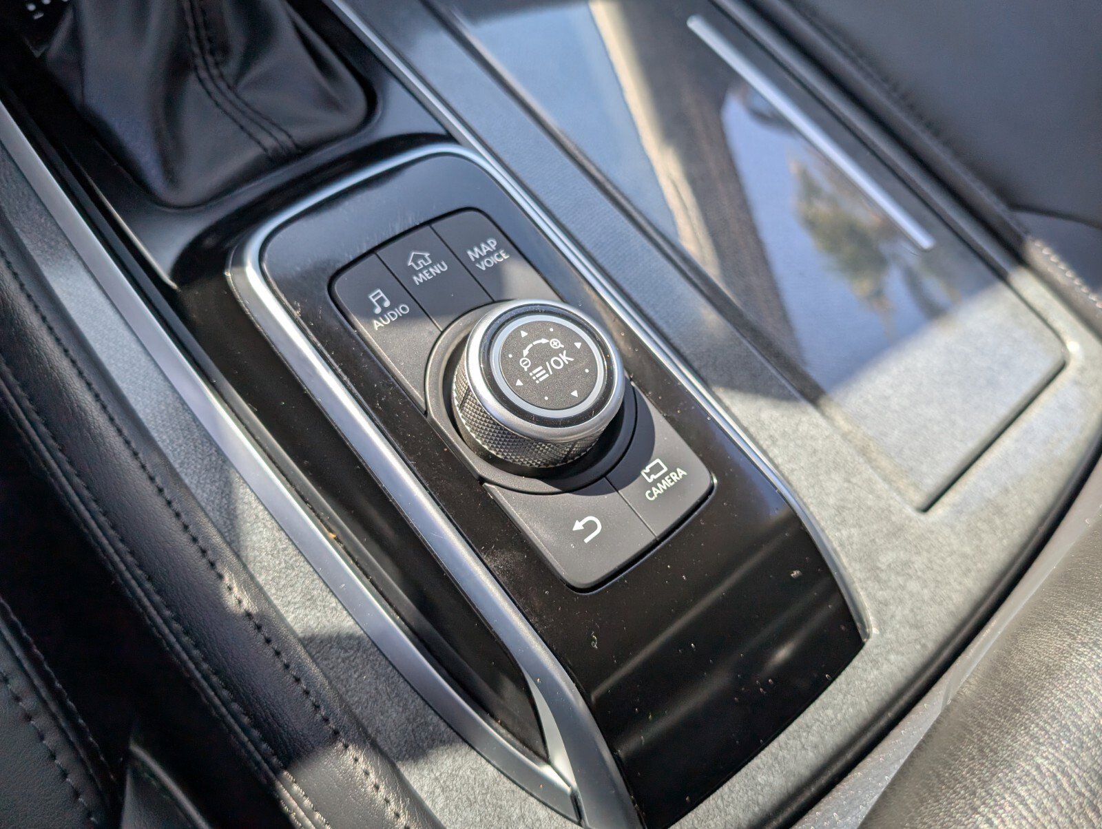 Certified 2024 Nissan Armada SV RWD image 29