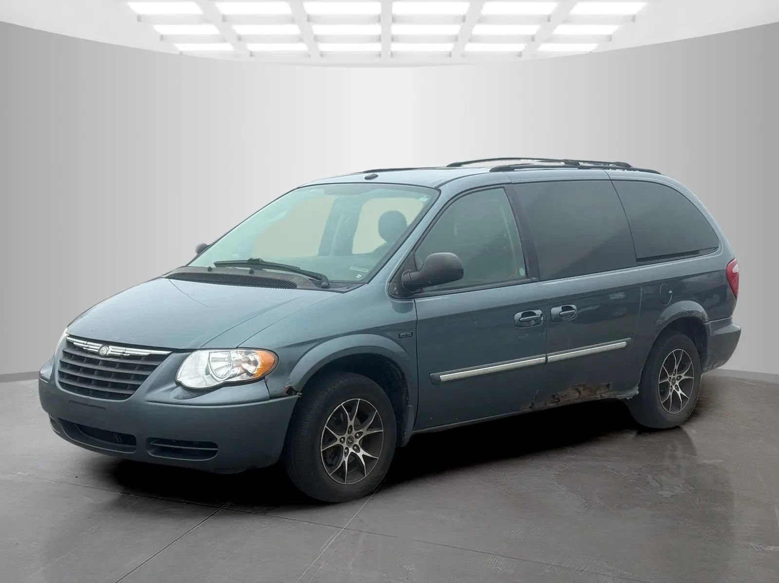 Used 2007 Chrysler Town & Country Touring image 9