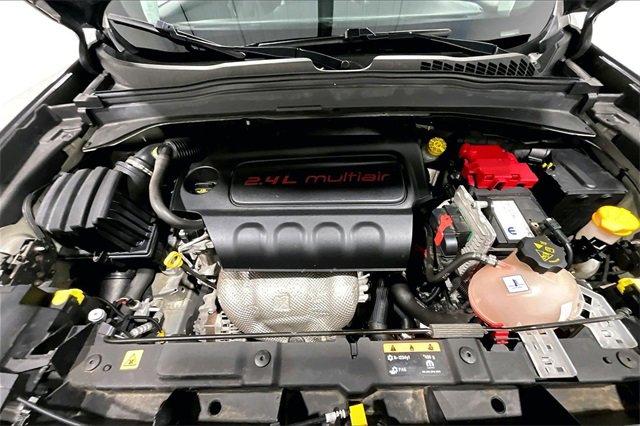 Used 2019 Jeep Renegade Latitude w/ Cold Weather Group image 32