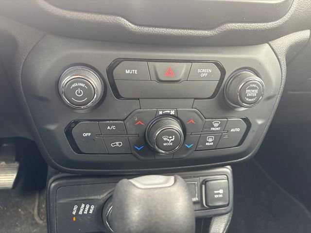 Used 2018 Jeep Renegade Latitude image 22