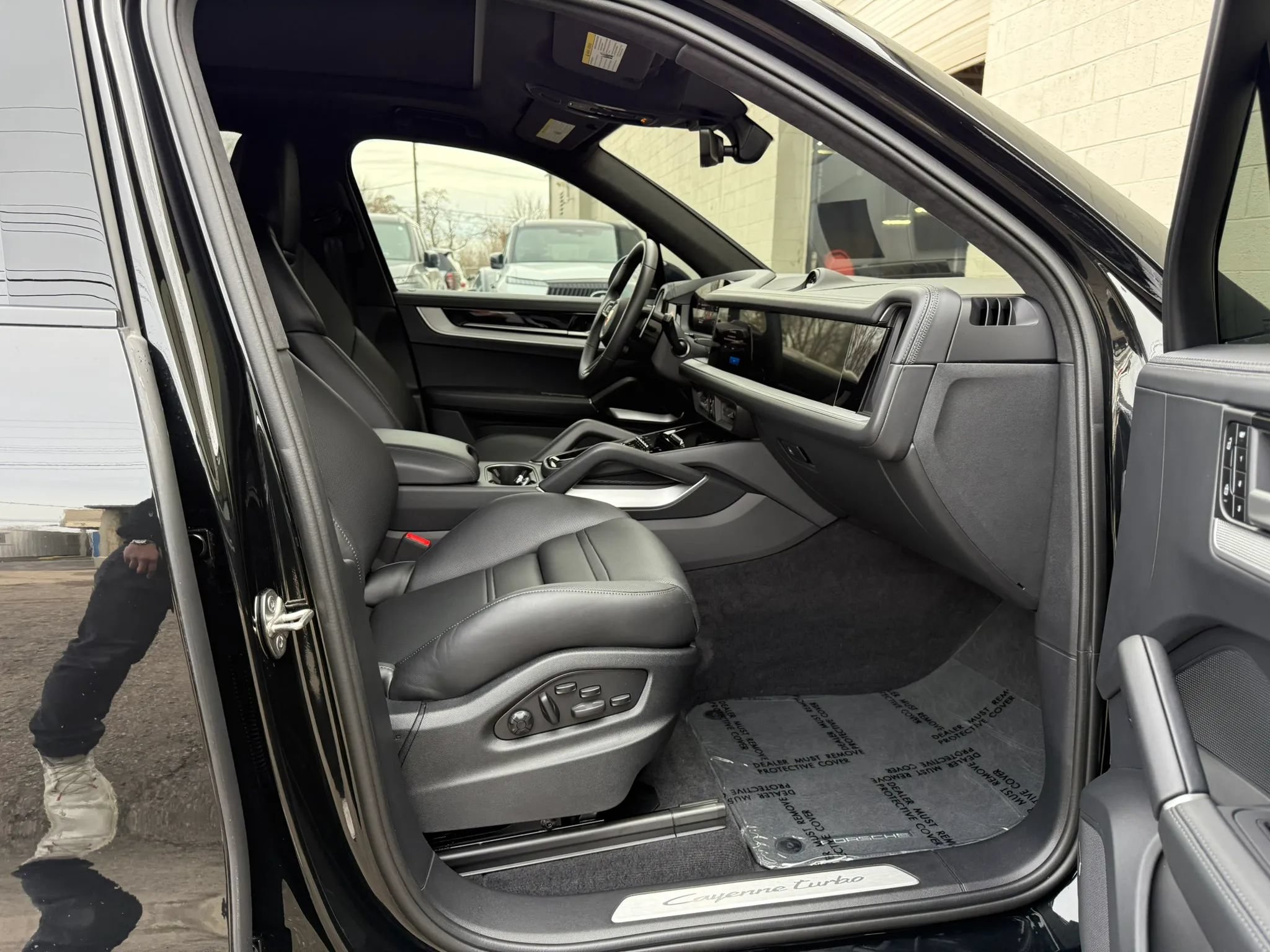 Used 2024 Porsche Cayenne Turbo AWD/4WD image 50