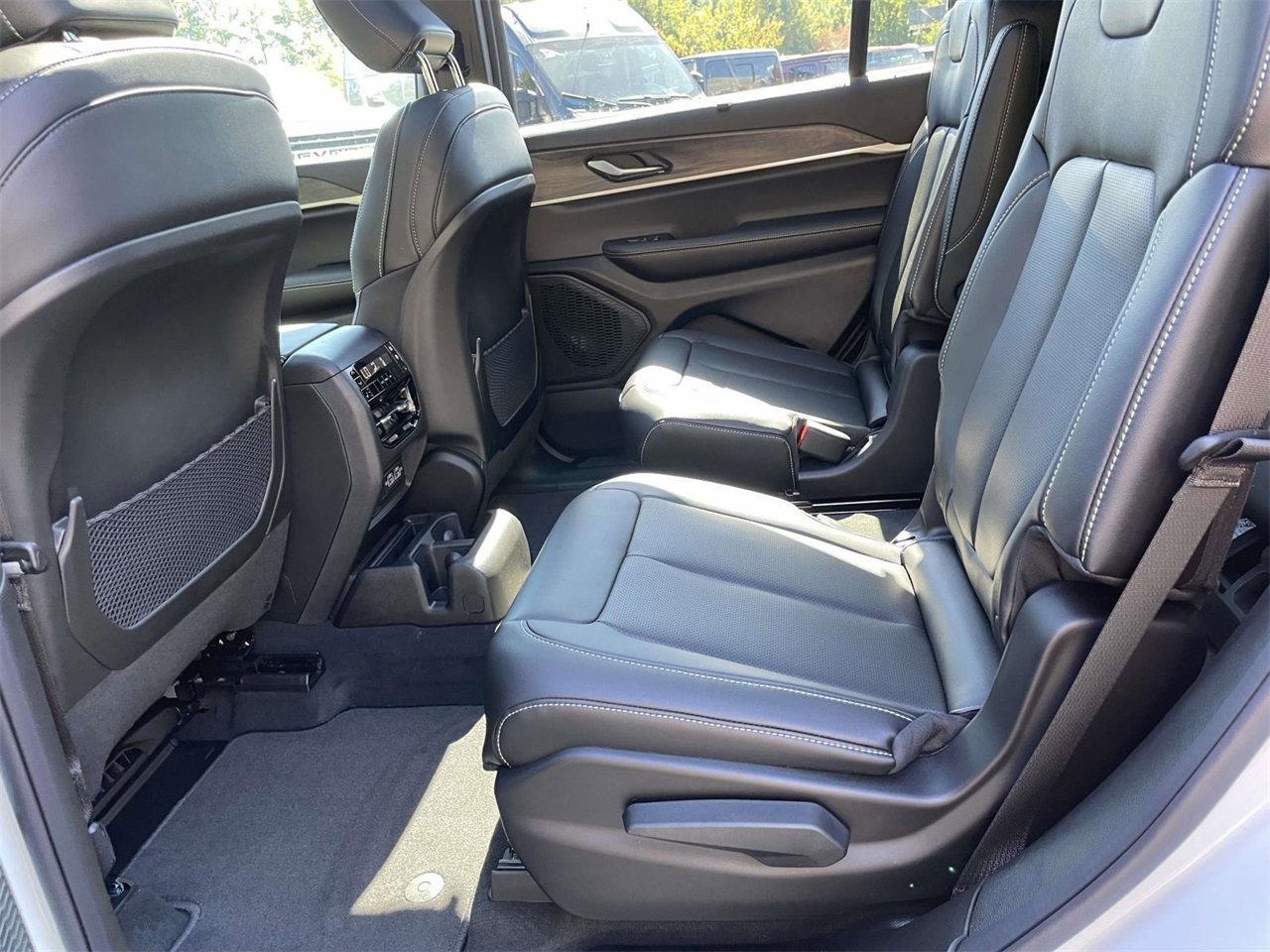 New 2025 Jeep Grand Cherokee L Limited w/ Luxury Tech Group II image 27