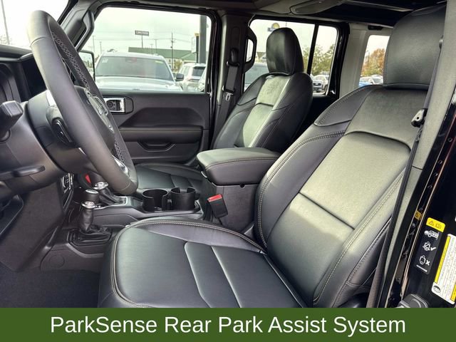 Used 2025 Jeep Wrangler Sahara image 19