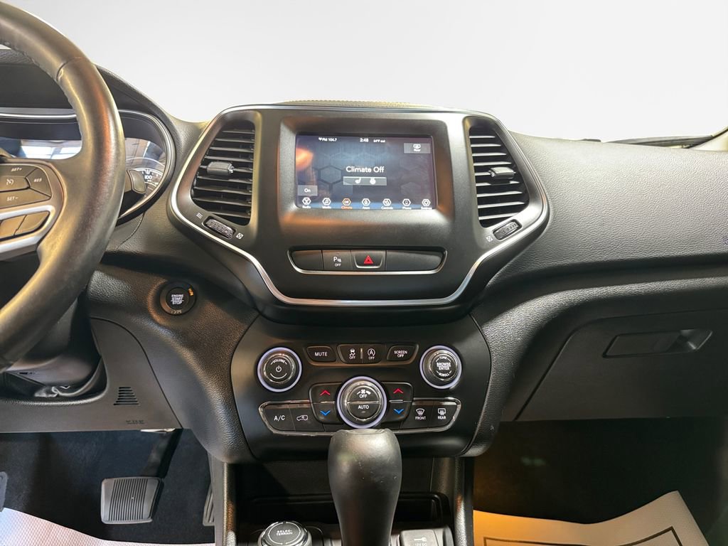 Used 2019 Jeep Cherokee Latitude Plus w/ Comfort/Convenience Group AWD/4WD image 22